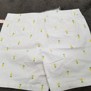 White shorts with embroidery